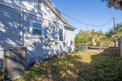 Mid-century modern 2-bedroom, 1-bath home with an attached - photo 22