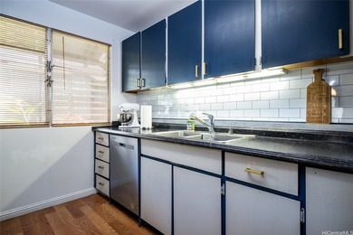 Sunny and spacious end model townhome in Nob Hill Three! Park - photo 2