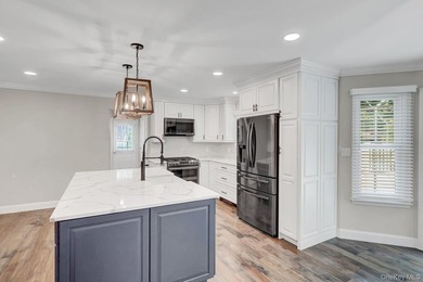 Welcome to 27 4th Ave. Rocky Point, a home that truly checks - photo 4