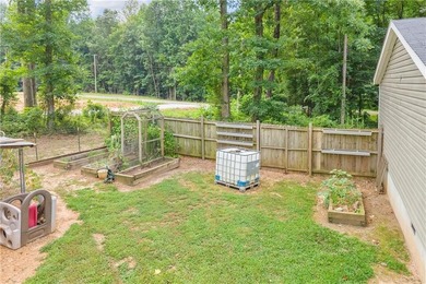 Discover the perfect blend of space, comfort, and country living - photo 49