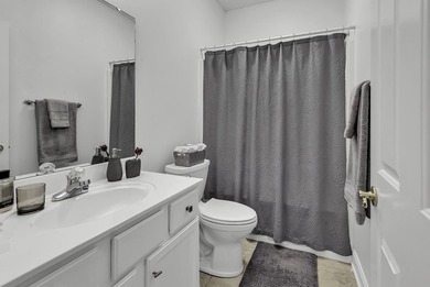 Welcome to this beautifully well-maintained 2-bedroom, 2-bath - photo 4