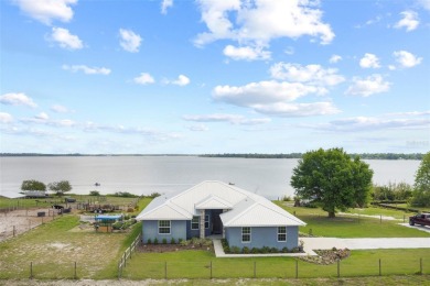Lake Home For Sale in Fort Meade, Florida