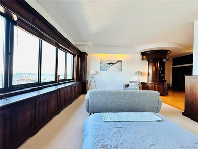 Open House 5/16/26 1:30-3 pm___What a grand studio in 10 Bay St - photo 6
