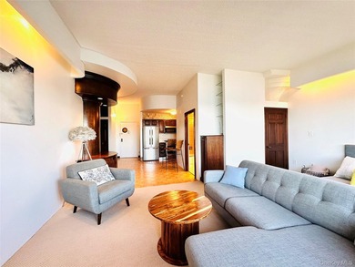 Open House 5/16/26 1:30-3 pm___What a grand studio in 10 Bay St - photo 8