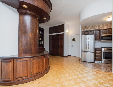 Open House 5/16/26 1:30-3 pm___What a grand studio in 10 Bay St - photo 10