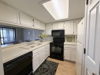 Discover the potential in this 2-level, 2 bedroom, 2 bath - photo 4