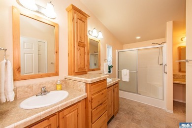 Move-in ready and the Perfect Home Location close to shopping - photo 16