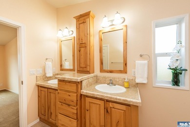 Move-in ready and the Perfect Home Location close to shopping - photo 19