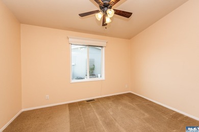 Move-in ready and the Perfect Home Location close to shopping - photo 21