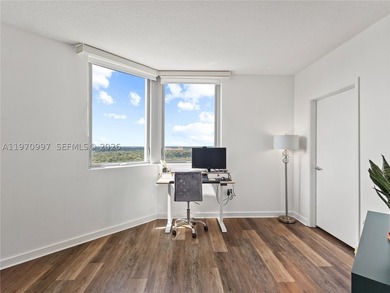 Metropoli II Condo!! This 2/2 unit offers breathtaking sunset - photo 22