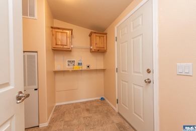 Move-in ready and the Perfect Home Location close to shopping - photo 27