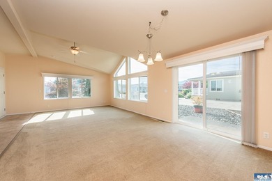 Move-in ready and the Perfect Home Location close to shopping - photo 28
