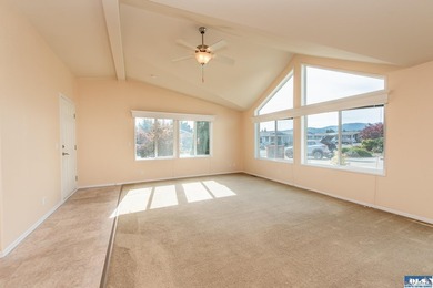 Move-in ready and the Perfect Home Location close to shopping - photo 29