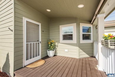Move-in ready and the Perfect Home Location close to shopping - photo 31