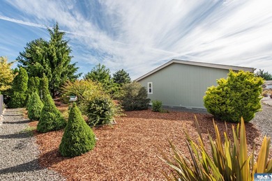 Move-in ready and the Perfect Home Location close to shopping - photo 34