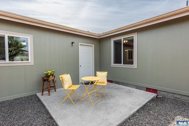 Move-in ready and the Perfect Home Location close to shopping - photo 37