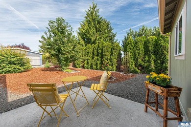 Move-in ready and the Perfect Home Location close to shopping - photo 38