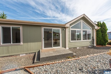 Move-in ready and the Perfect Home Location close to shopping - photo 40