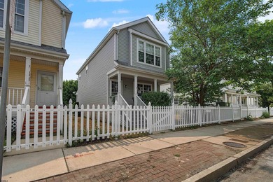 Single Family detached home with attached garage, only 27 Years - photo 1