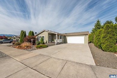 Move-in ready and the Perfect Home Location close to shopping - photo 43