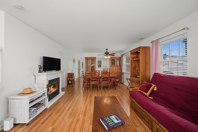 Single Family detached home with attached garage, only 27 Years - photo 7