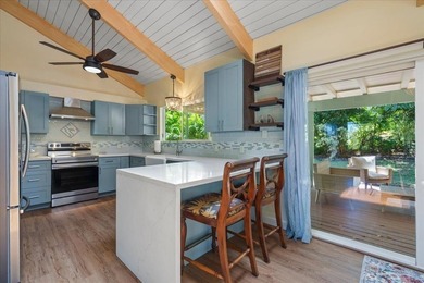Enjoy sweeping ocean views that frame Kaho'olawe and Molokini - photo 5