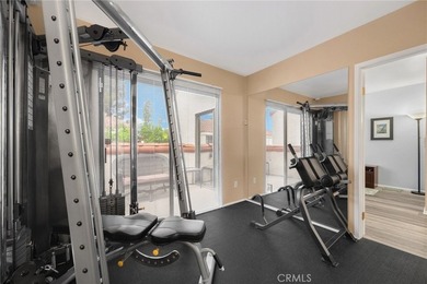 917 Sq Ft, 1 Bedroom + Loft/Flex space is fully remodeled - photo 23