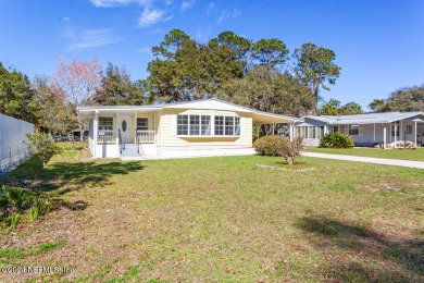 Boll Green Lake Home For Sale in Interlachen Florida