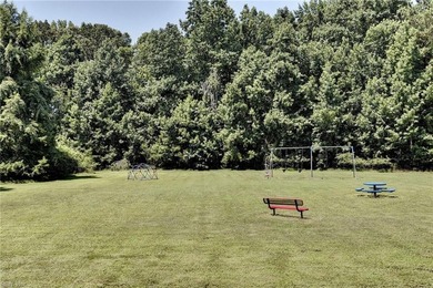 Beautiful 3 or 4 BR (bedroom 4 could be bonus room), nestled on - photo 36