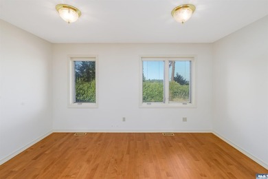 Wake up to sweeping mountain and valley views in one of Sequim's - photo 38
