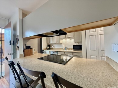 Welcome home to Kaholo Hale! This spacious 3-bedroom, 2.5-bath - photo 3