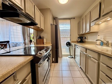 Welcome home to Kaholo Hale! This spacious 3-bedroom, 2.5-bath - photo 5