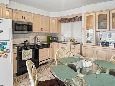 Location! Location! Location! This first floor 2 bedroom 1 bath - photo 3