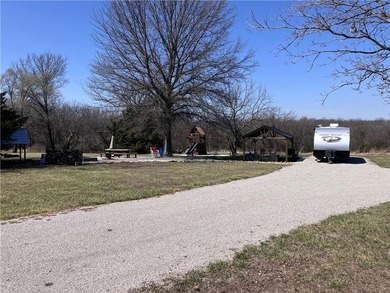 TURN-KEY FAMILY LAKE RETREAT AT SUGAR VALLEY LAKES Rare - photo 2