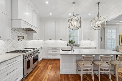 Welcome to 62 Fernandina Street, a Georgian-style lakefront home - photo 7