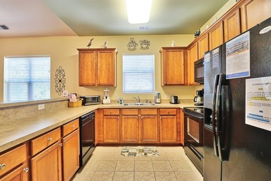 TRANSFERABLE GOLF MEMBERSHIP!! The unit is a 3-bedroom, 2 bath - photo 3