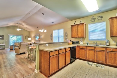 TRANSFERABLE GOLF MEMBERSHIP!! The unit is a 3-bedroom, 2 bath - photo 4