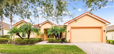 (private lake, pond, creek) Home For Sale in Poinciana Florida