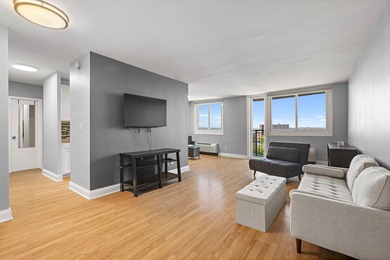 Welcome to the spacious One bedroom home in elevator, doorman - photo 1