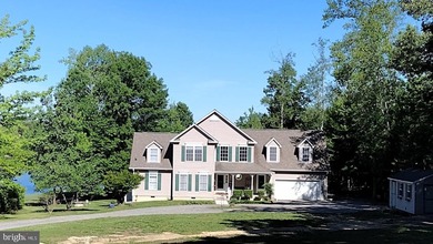 Lakefront Retreat on the Private Side of Lake Anna Experience - photo 1