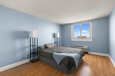 Welcome to the spacious One bedroom home in elevator, doorman - photo 4