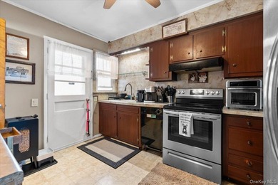 Welcome to your new home! This charming, move-in-ready - photo 3