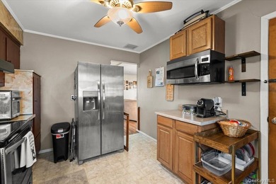 Welcome to your new home! This charming, move-in-ready - photo 5