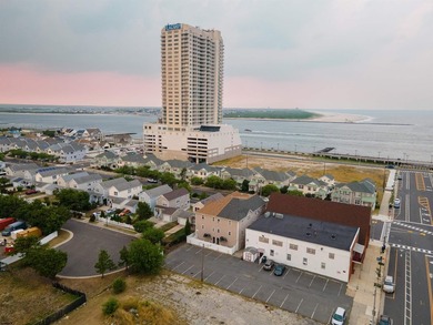 Steps to the sand, steps to the boardwalk, steps to the casinos - photo 5