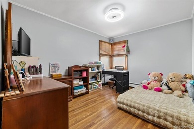 Welcome to your new home! This charming, move-in-ready - photo 6