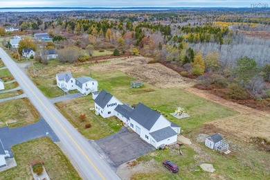 Discover the charm of country living in this inviting 4-bedroom - photo 3