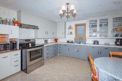 Discover the charm of country living in this inviting 4-bedroom - photo 8