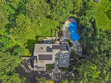 This extraordinary contemporary Colonial is a seamless blend of - photo 2