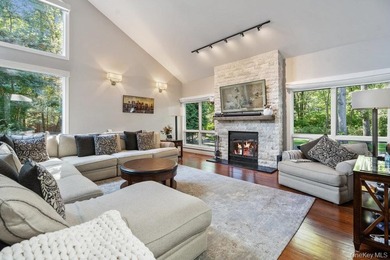 This extraordinary contemporary Colonial is a seamless blend of - photo 6