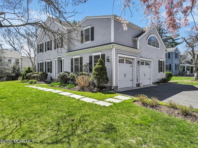 Exquisitely renovated Olde Farm Village Colonial! Set on a - photo 4